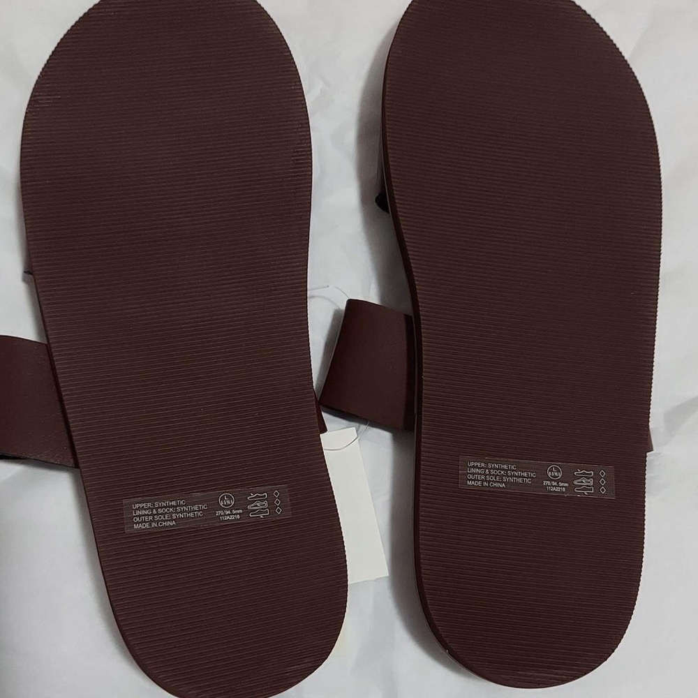 Abercrombie and Fitch Faux Leather Slides size Large NWT - Picture 4 of 10